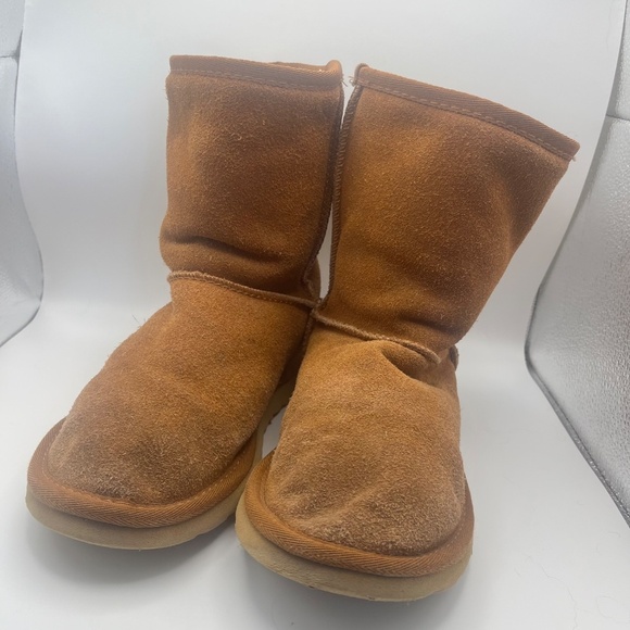 UGG Boots Women’s 8 Classic Short Tan Genuine Leather Sheepskin Lining SN 5825 - Picture 6 of 10